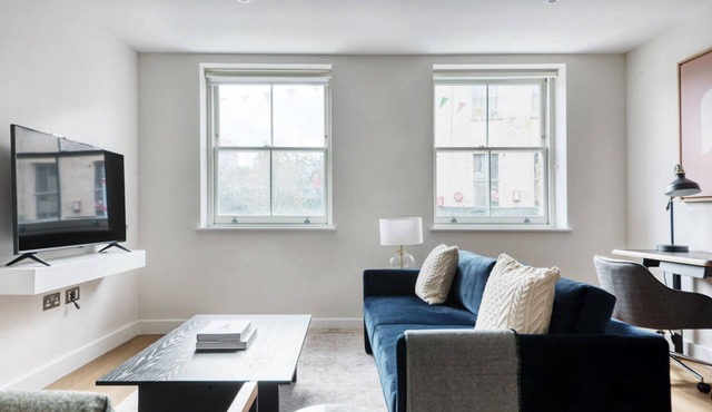 Modern Waterloo 1BR w/open plan on Lower Marsh, by Blueground