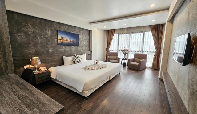 Moon Luxury Hotel