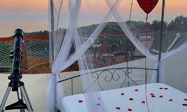 Moonlight Bubble Room