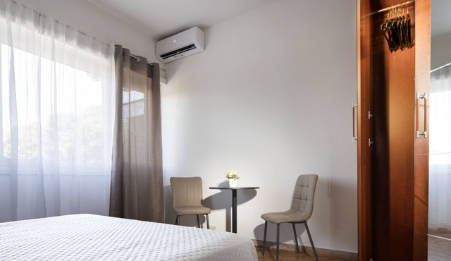 Mr. Brown Suites Apartment - A12