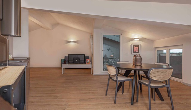 MuBra Apartments - Unit 407