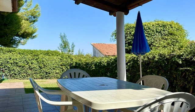 N081 - Numana, villa with garden