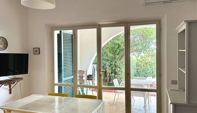 N106 - Numana, villa with garden and right sea view