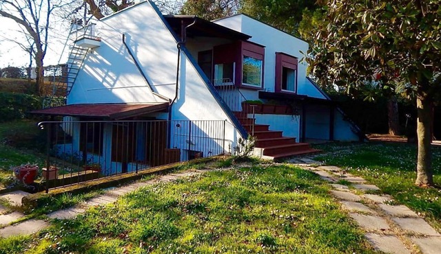 N179 - Numana, wonderful single villa with garden