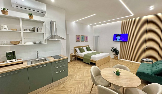 Naples, Apartment up to 4 people, very close to Metro and Funiculars