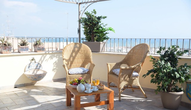 Neptune holiday home, penthouse and penthouse in the sea view village near beaches