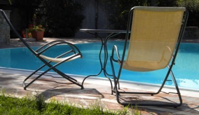 Nice apartment in villa for 2 people with pool, TV, patio and pets allowed