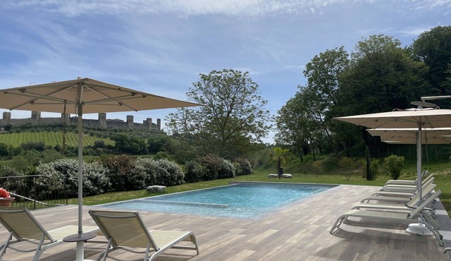 Nice apartment for 2 people with A/C, WIFI, pool, TV and pets allowed, close to Siena