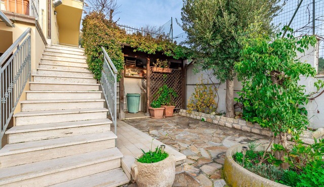 Nice apartment for 5 guests with WIFI, A/C, TV, terrace, pets allowed and panoramic view