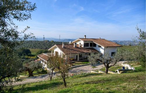 Nice Apartment In Moscufo With Swimming Pool