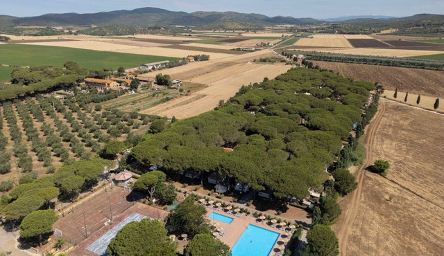 Nice apartment in villa for 5 guests with pool, A/C, WIFI, terrace and pets allowed