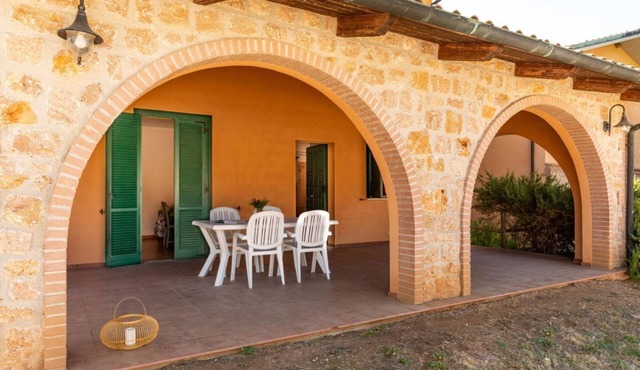 Nice three-room apartment in typically Tuscan style on the ground or first floor of approximately 50 m2 located in the area around the swimming pools.It is composed of a living room with dining area, flat-screen television and sofa bed, kitchenette equip