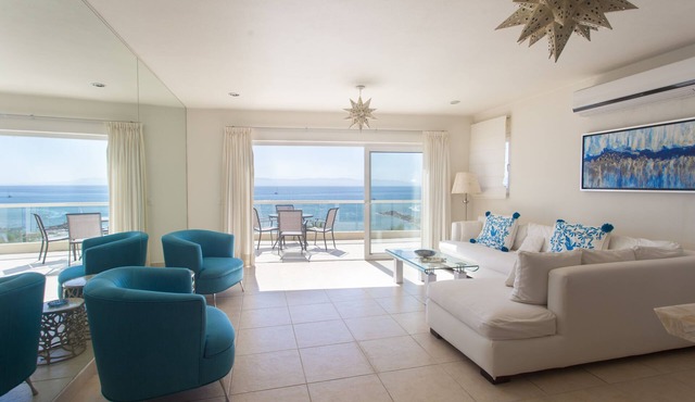 OCEANFRONT PENTHOUSE. 4 Bdrm + loft, BREAHTAKING VIEWS.
