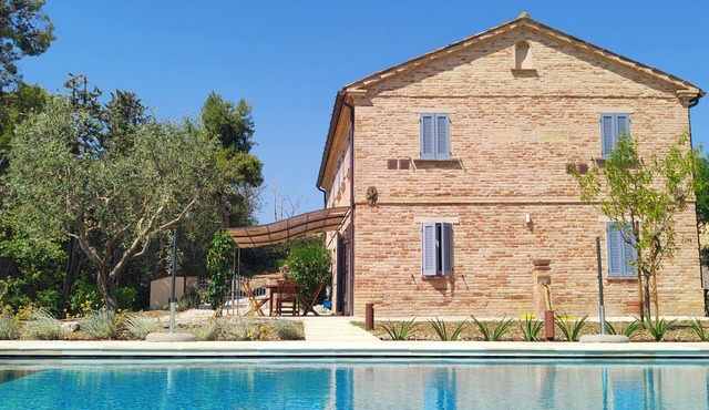 Oleander Farmhouse, Corinaldo. With private pool and AirCo