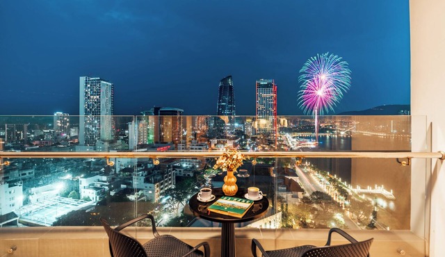 One-bedroom apartment with river and city views, located in the heart of city