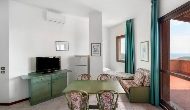 P.R. Club - Four-Room Velia 44 with Sea View, Private Terrace and Air Conditioning