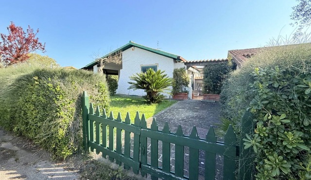 P090 - Porto Recanati, a wonderful villa in a residential complex with a swimming pool.