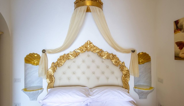 PALAZZO ROCCO ALL 3 VILLAS - 7 Bedrooms - 7 Bathrooms - Heated Jacuzzi - 20 pax.