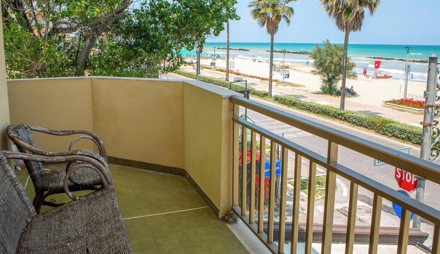 Palm Beach House - Sea and Beach View