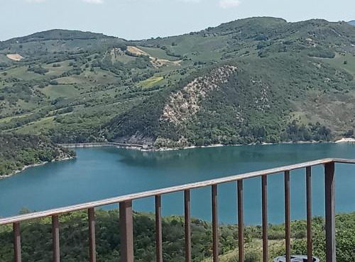 Parco della Majella - Casa sul lago - Appartamento Glicine - Terrazza sul lago