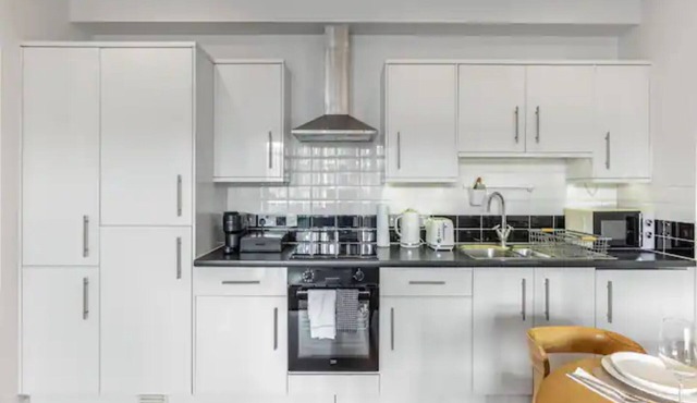 Pass The Keys Charming 2-Bed Apartment in Historic Drapery | Modern Comfort in Central London