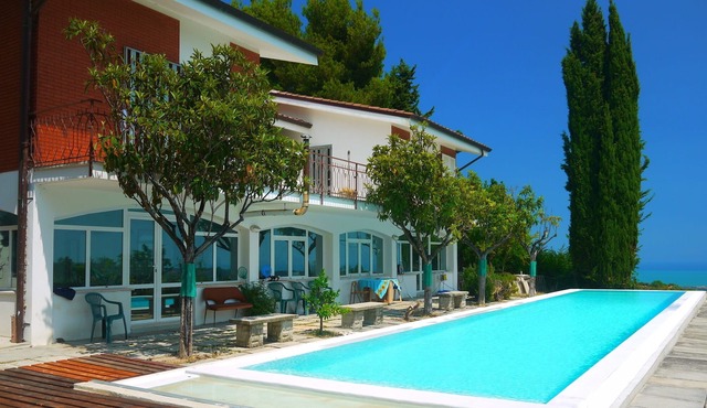 Peaceful, stunning views. Great for relaxing or a base for exploring.