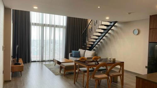 PentStudio Westlake - Cozy Duplex Apartment - New