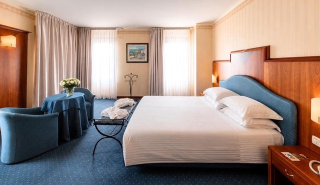 Phi Hotel Astoria