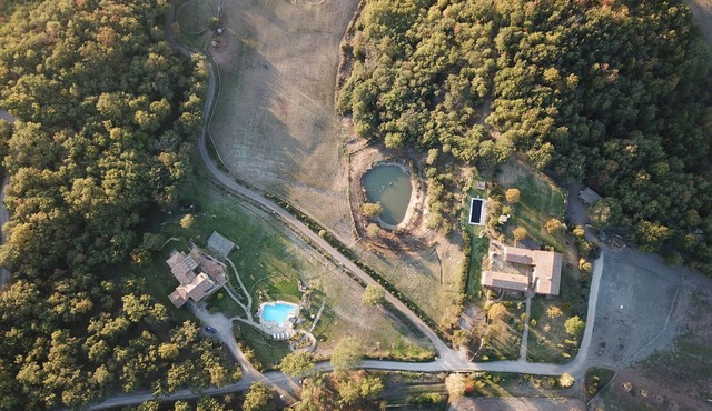Podere Vignalunga is 48 hectares property with 2 main villas plus 2 annex