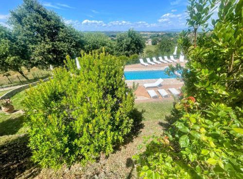 Pool and Jacuzzi - Charming villa in Umbria