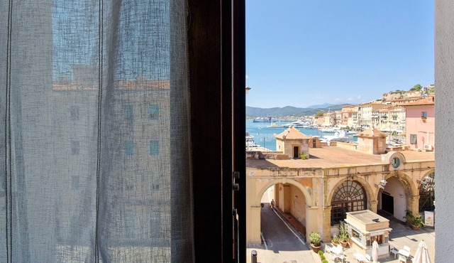 Porta A Mare Home Apartment with Air Conditioning