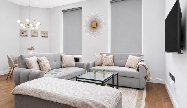 Prime Central London Stay, modern Apartments with AC