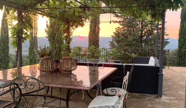 Private and cozy retreat in Montalcino with private pool surrounded by vineyards