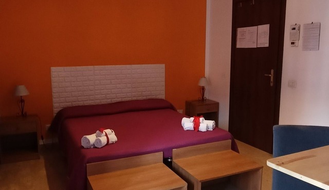 Private room with bathroom in guesthouse
