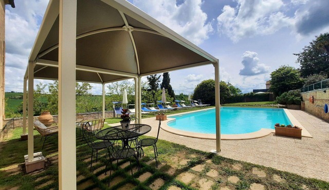 Private Villa with A/C, private pool, WIFI, TV, terrace, panoramic view, close to Montalcino