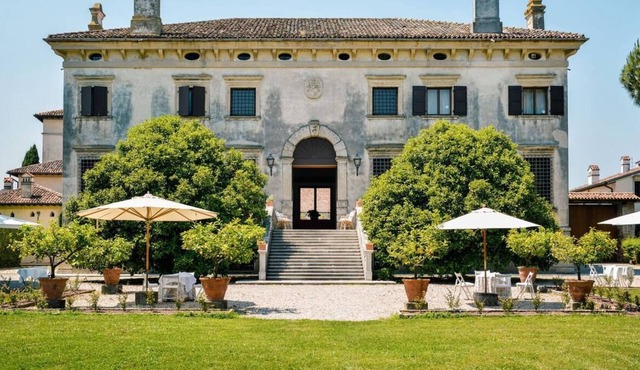 Private villa with swimming pool in Veneto
