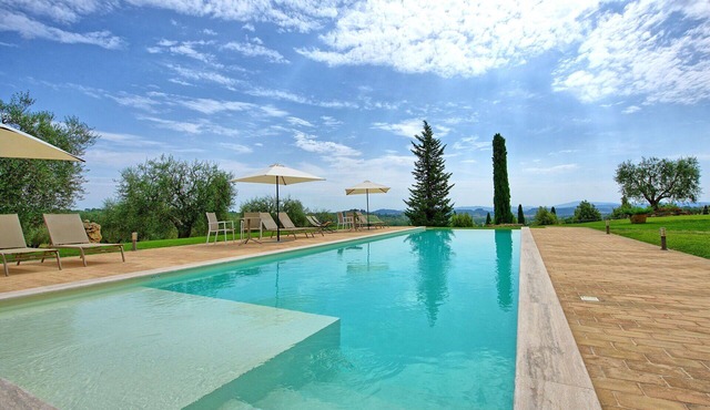 Private Villa with WIFI, sauna, private pool, A/C, TV, panoramic view, close to Montepulciano