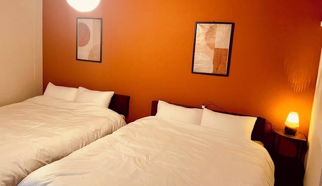 Quiet inn in Takatsuki/6 min. from station/13 min. from Kyoto, 15 min. from Osaka/1 hr. from Kansai Airport by direct train/Japanese-style old private house/Max. 10 people (including children)/Projector