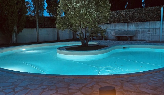 Residences in Villa with Pool- 3 rooms - 2 bathrooms - sleeps 6/9- WIFI