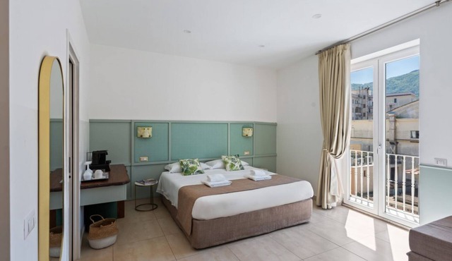 Romantic Suite Sorrento center with Balcony & View
