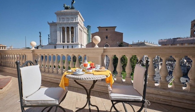 Rome's Most Iconic Squares, Piazza Venezia View Apartment.