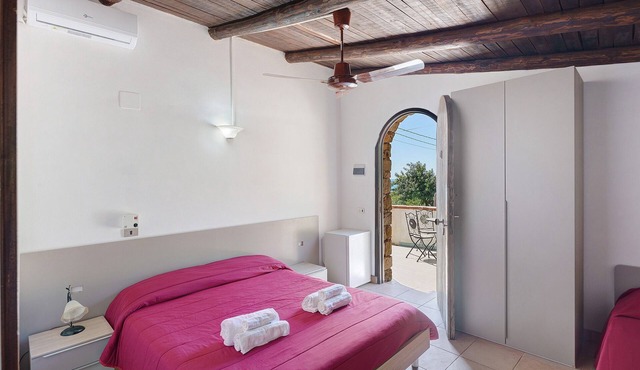 Room 'Camera Tramonto Vista Mare' with Sea View, Wi-Fi and Air Conditioning