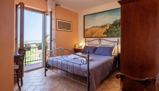 Room 'Castagno' with Private Terrace, Shared Garden and Wi-Fi