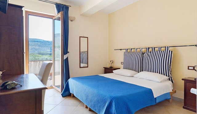Room 'Doppia' with Shared Pool, Wi-Fi and Air Conditioning
