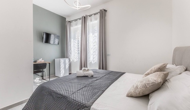 Room 'Gordiani Guest House - Grey' with Wi-Fi and Air Conditioning