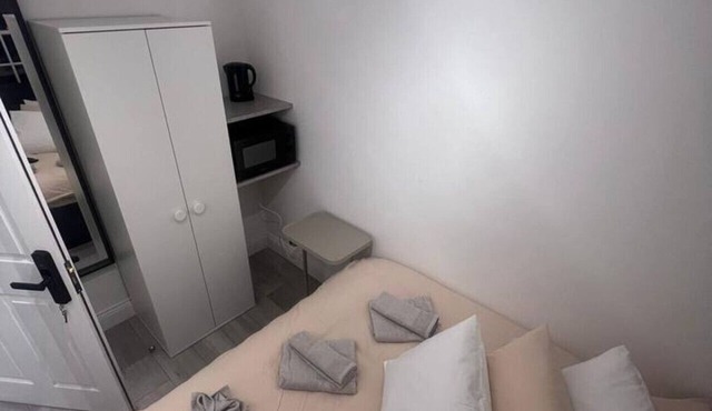 Room in Oval 6 minutes walk away