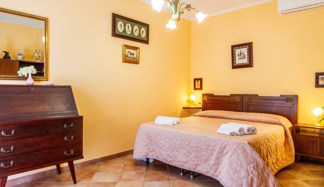 Room 'Lillastro - La Gialla' with Shared Garden, Wi-Fi and Air Conditioning
