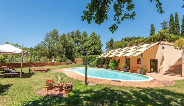 Room 'Marroneto - Camera 2' with Mountain View, Shared Pool and Wi-Fi