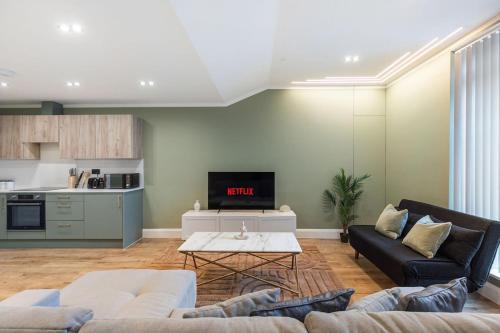 Roomy Modern Islington Apartment For Big Group Over 1800sqft -