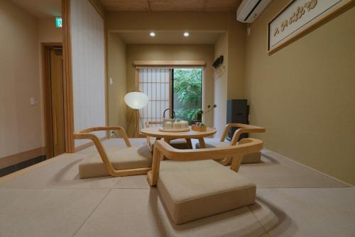 ROSE House Modern Japanese Style Entire House Tatami Mat Room Hinoki Bath Convenient Access to Namba and USJ
